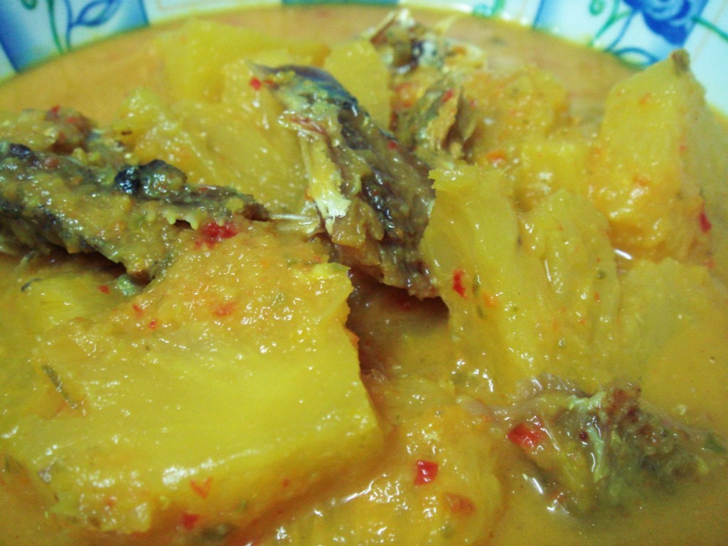 Masak Lemak Nenas Dengan Ikan Masin
