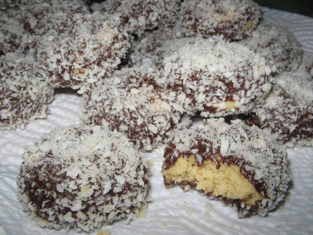 Biskut Almond Snow
